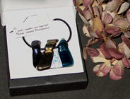 Unika smykker i gave�sker. Design:  Annette Pr�stegaard